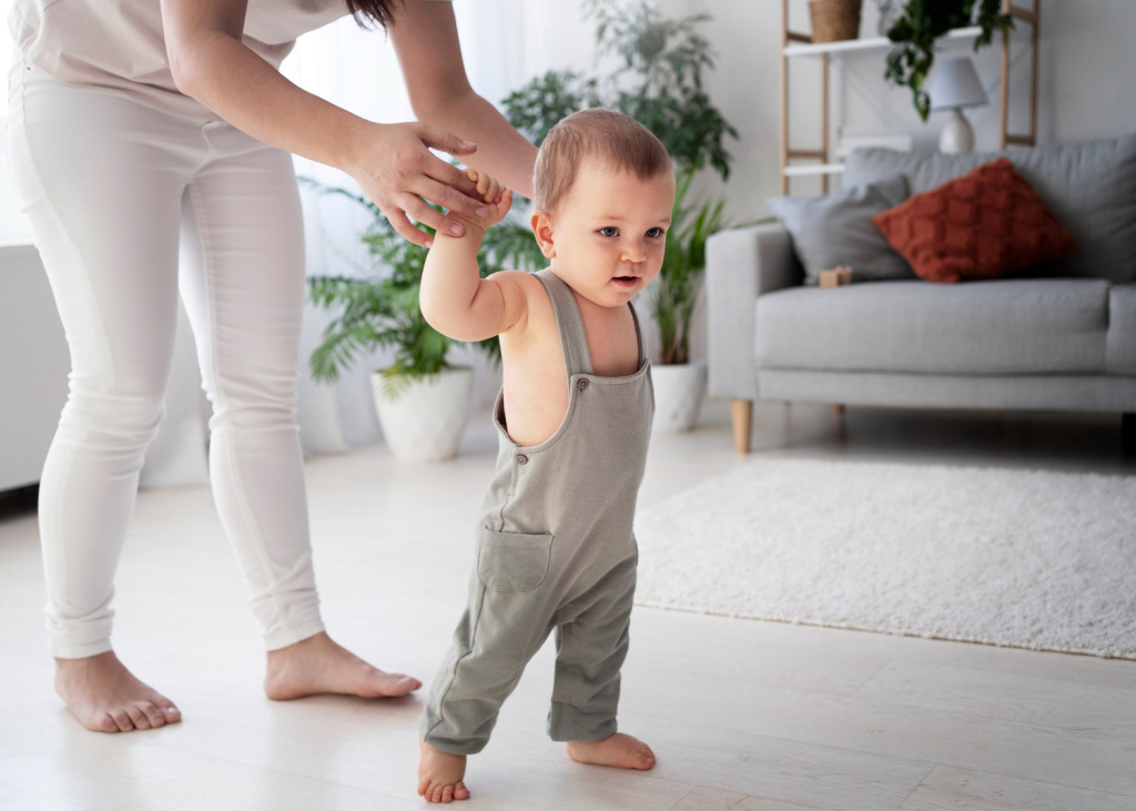 cute-baby-going-their-first-steps.jpg cute-baby-going-their-first-steps.jpg